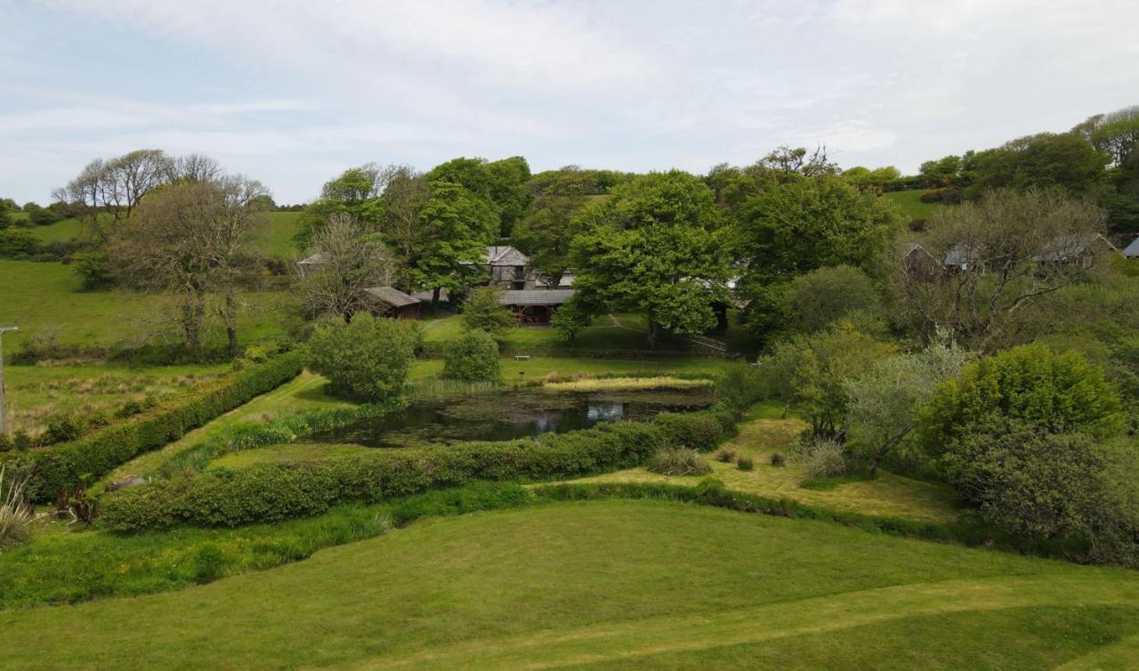 Ta Mill Cottages & Lodges - Meadowview Chalet 1 朗斯顿 外观 照片