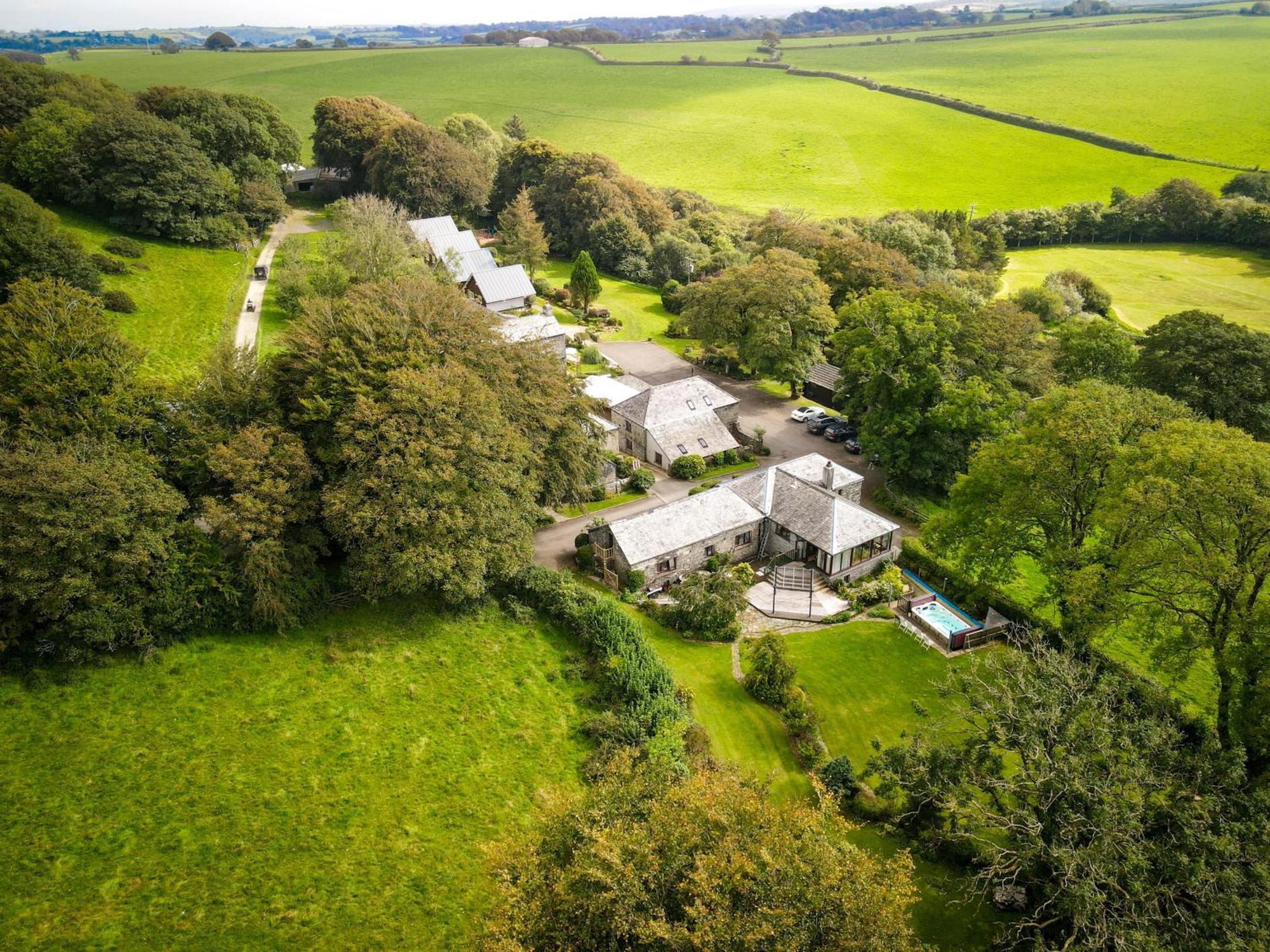 Ta Mill Cottages & Lodges - Meadowview Chalet 1 朗斯顿 外观 照片