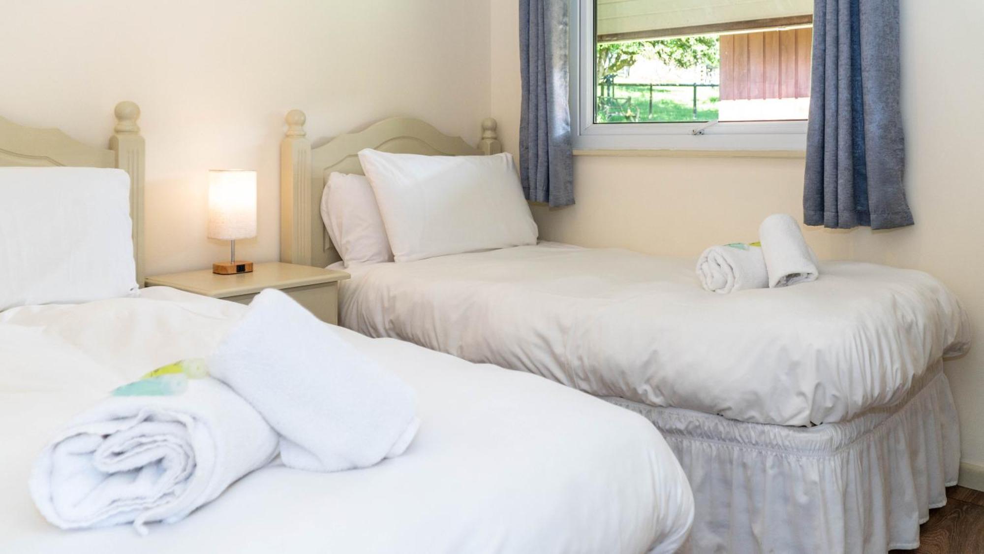 Ta Mill Cottages & Lodges - Meadowview Chalet 1 朗斯顿 外观 照片