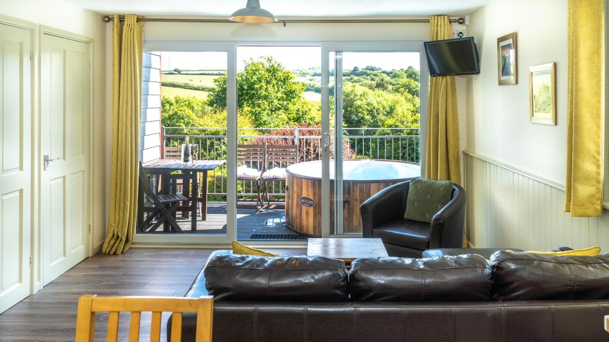 Ta Mill Cottages & Lodges - Meadowview Chalet 1 朗斯顿 外观 照片